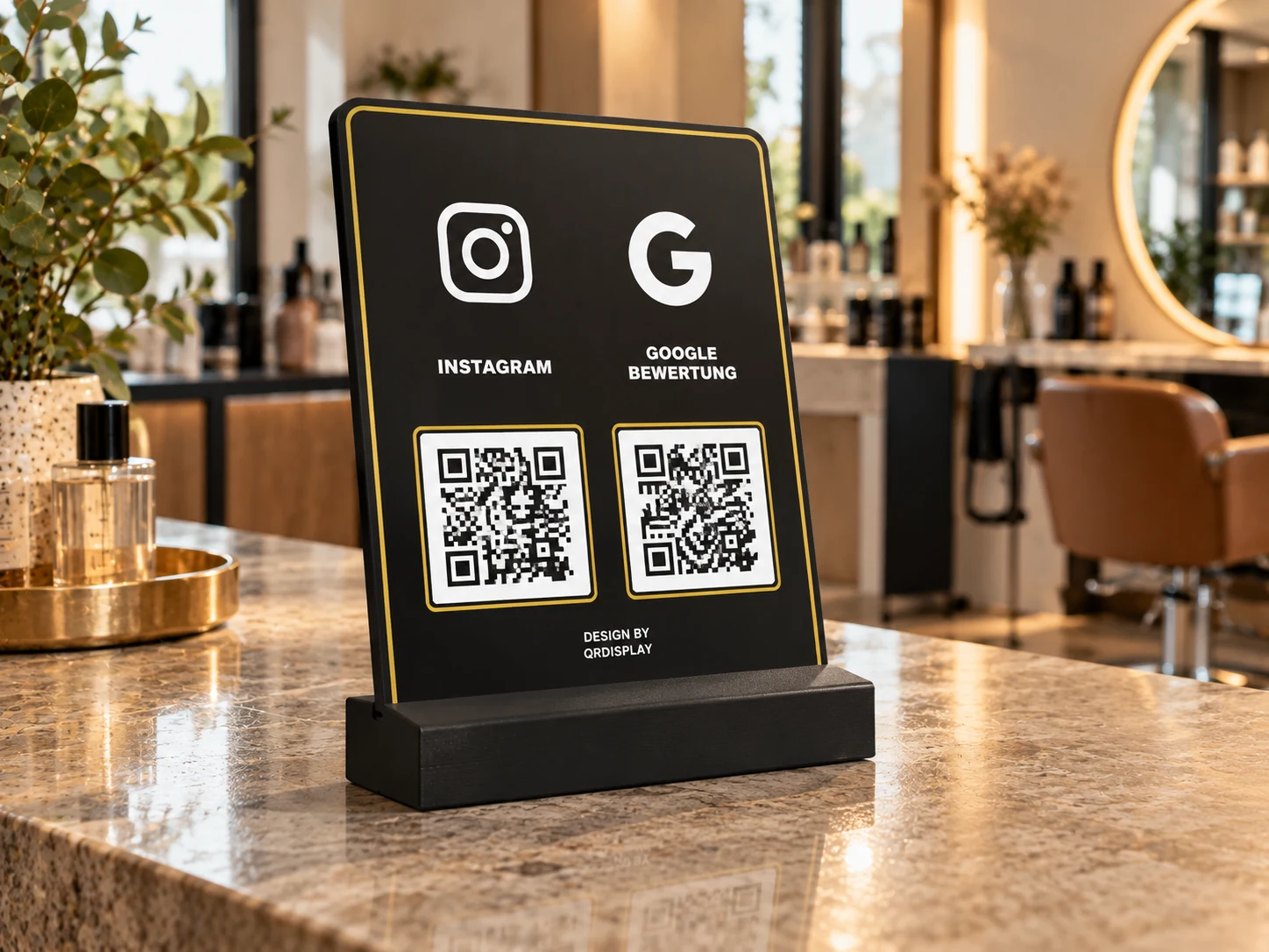Business M – Produktvisualisierung im Coiffeursalon: Instagram und Google-Bewertung, 2 QR-Felder.